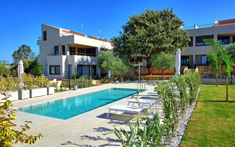 Iris: Have, pool, Udendørs, Udvendige