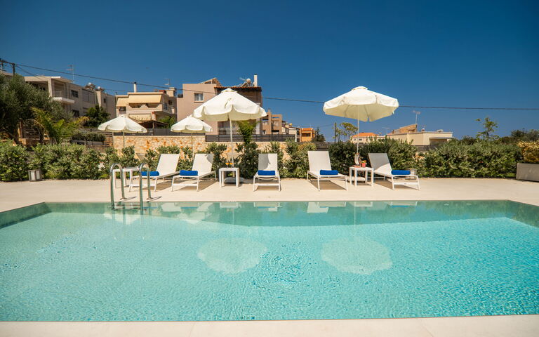 Iris: pool, Udendørs