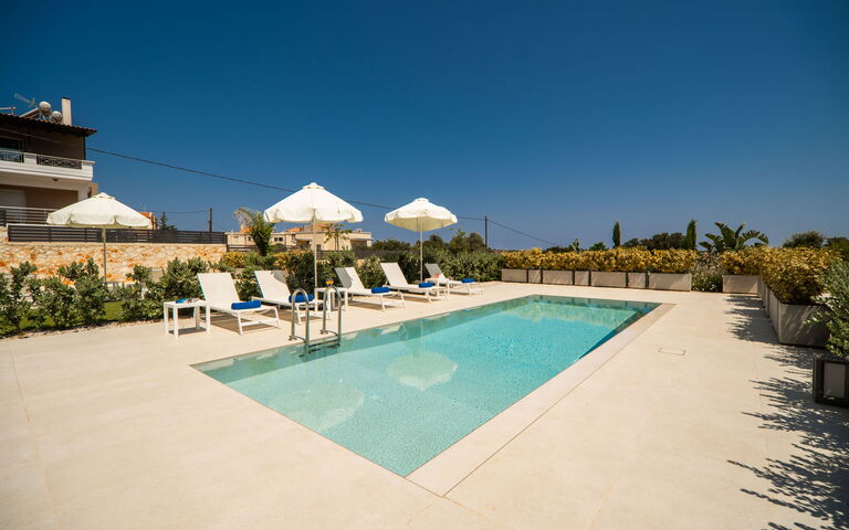 Iris: Have, pool, Udendørs