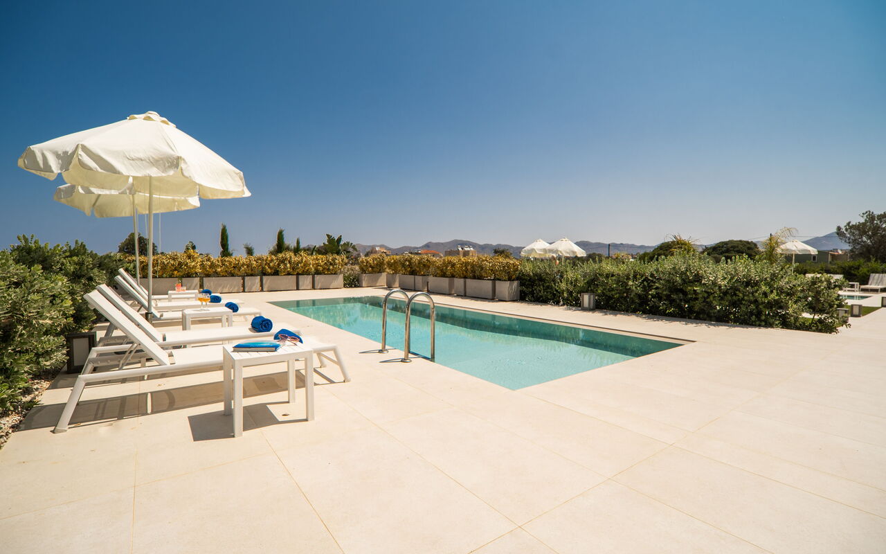 Iris: Have, pool, Udendørs, Udvendige