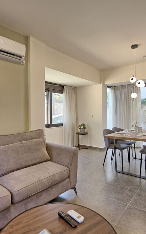 Dioni: Frokostlokale, Stue