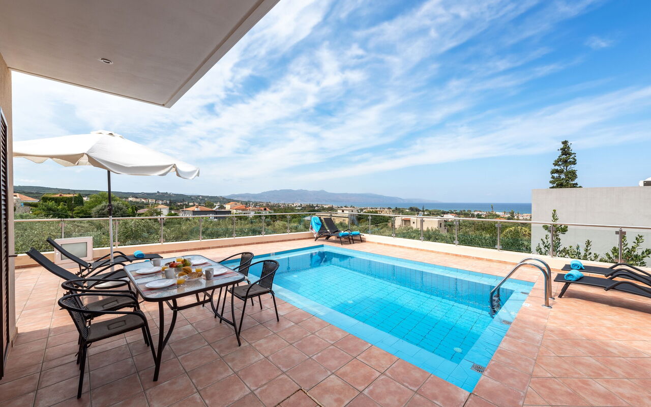 Villa Stratianna: Altan / terrasse / gårdhave, pool, Udendørs, Udvendige, Visninger