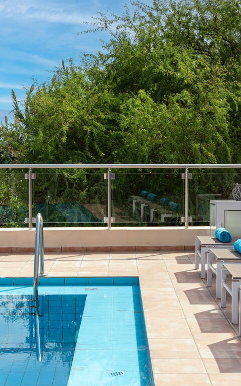 Villa Flora: pool, Udendørs, Udvendige, Visninger