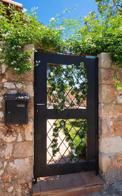 Villa Giani: Hovedindgang, Udvendige