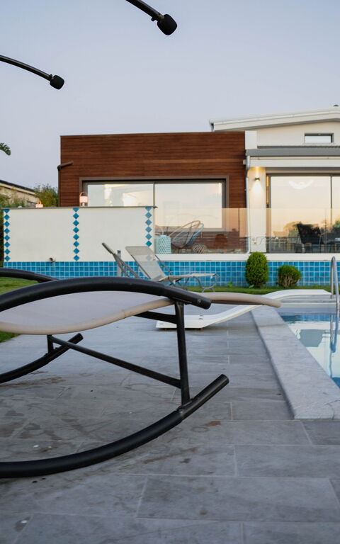 Villa Vincenzo: Have, pool, Udvendige