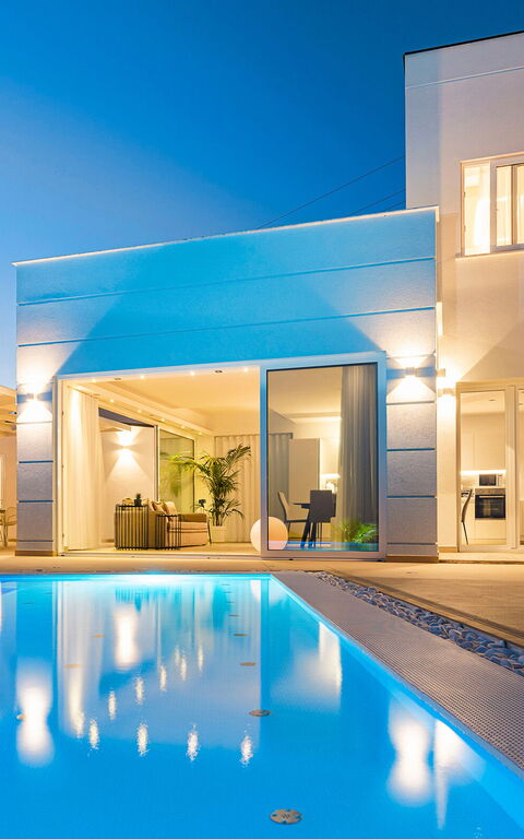 Villa Domizia: pool, Udvendige