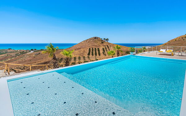 Villa Domizia: pool, Sommer, Visninger