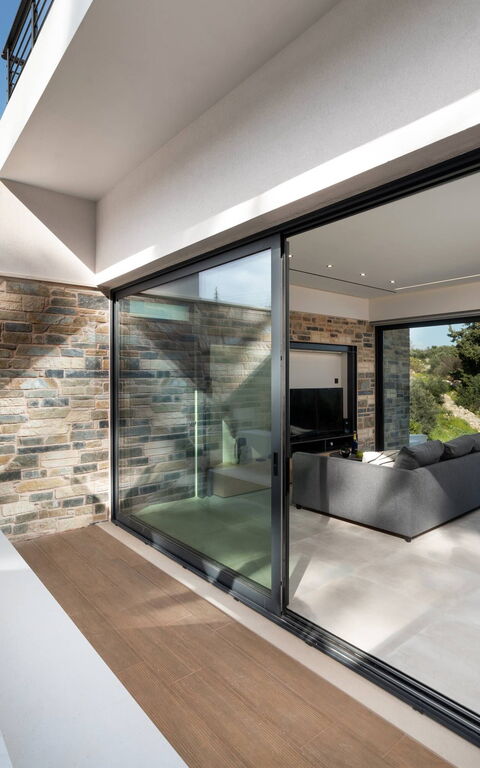 Villa Kallos: Udendørs, Udvendige