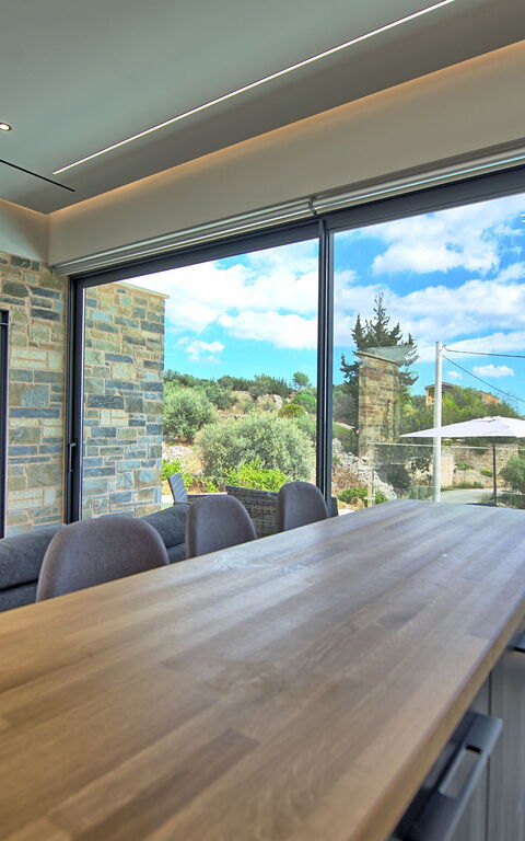 Villa Kallos: Frokostlokale, Køkken, Stue