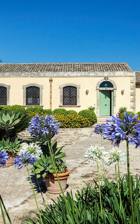 Don Salvatore: Hovedindgang, Udvendige