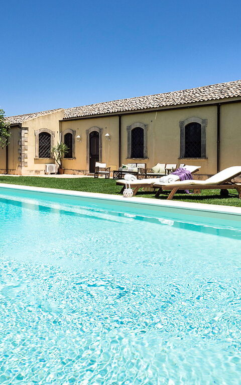 Don Salvatore: Have, pool, Udvendige