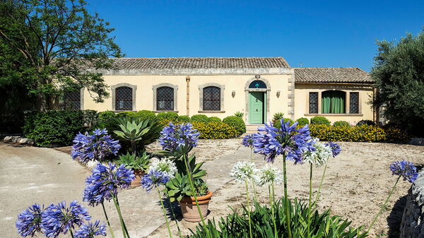 Don Salvatore: Hovedindgang, Udvendige