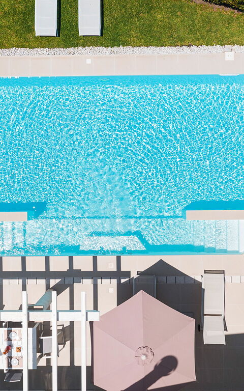 Villa Giutitta: Have, pool, Udvendige