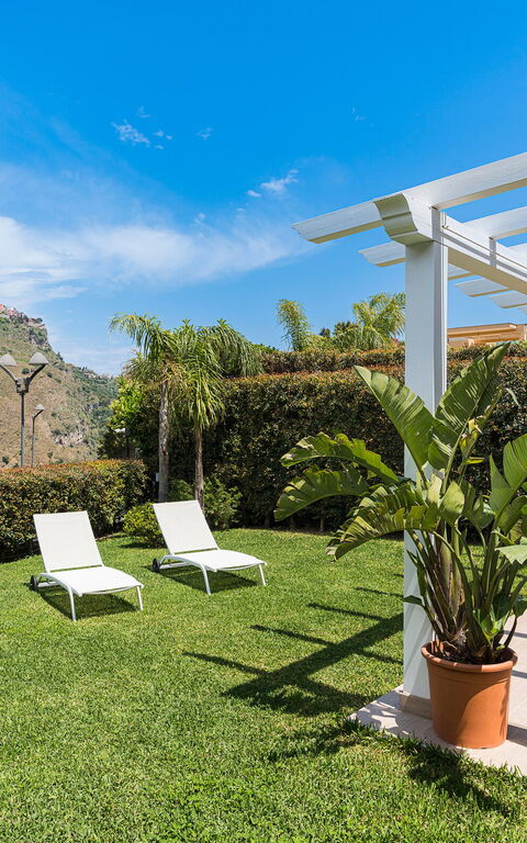 Villa Giutitta: Have, Udvendige