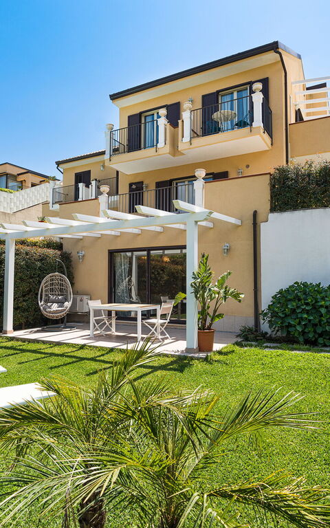 Villa Giutitta: Have, Udvendige