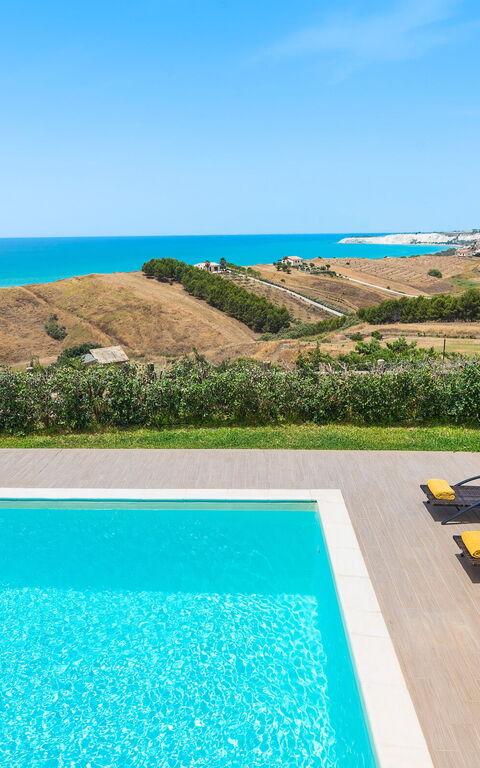 Villa Anthea: Have, pool, Udendørs, Visninger