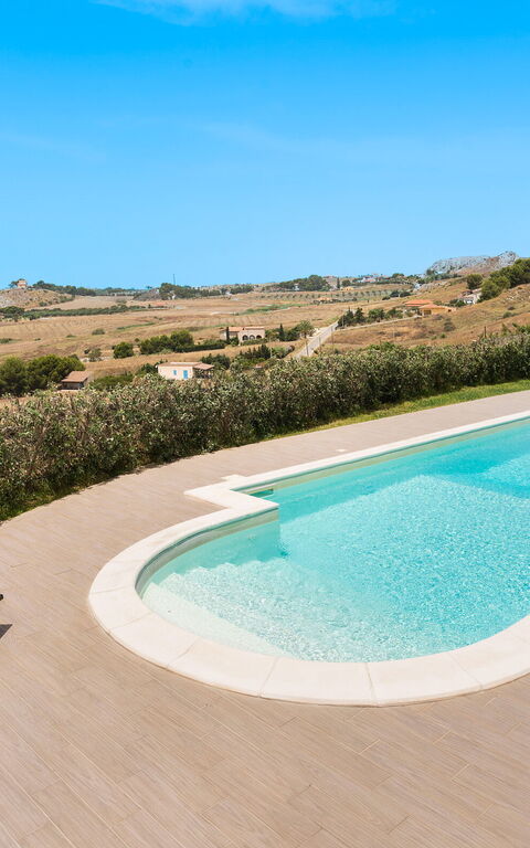 Villa Anthea: Have, pool, Udendørs, Visninger