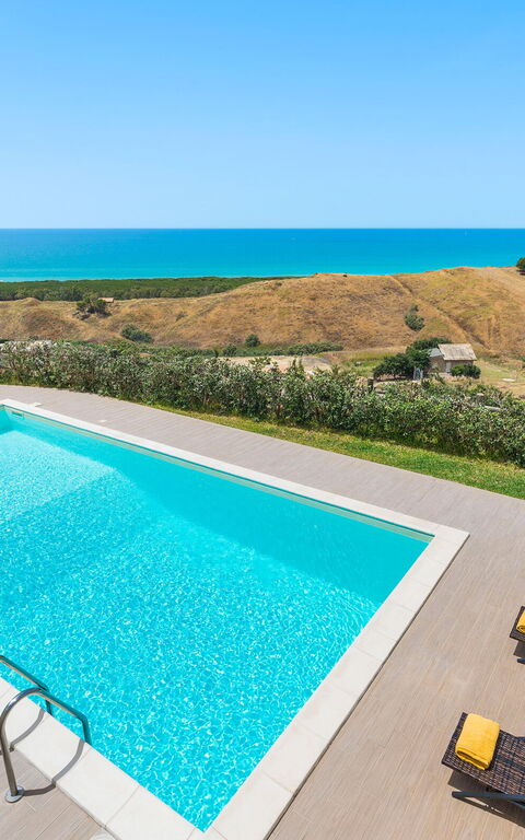 Villa Anthea: Have, pool, Udendørs, Visninger