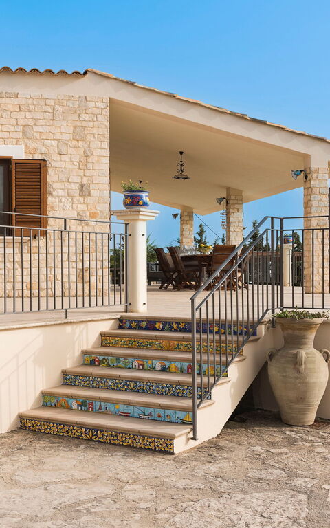 Villa Anthea: Hovedindgang, Udvendige