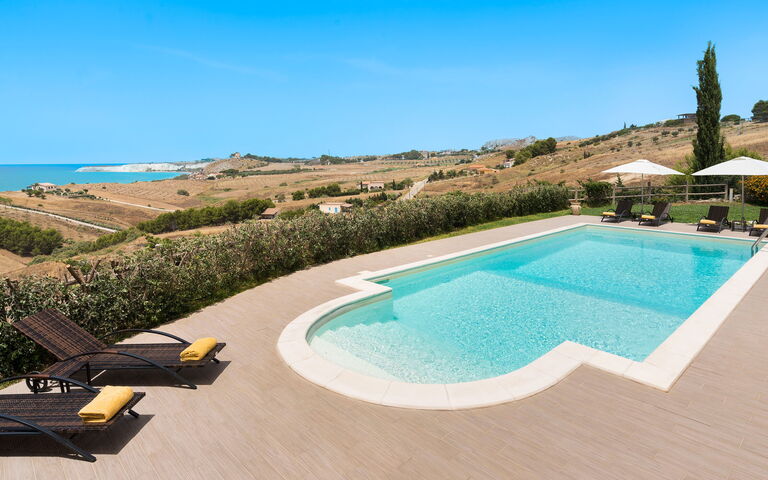 Villa Anthea: Have, pool, Udendørs, Visninger