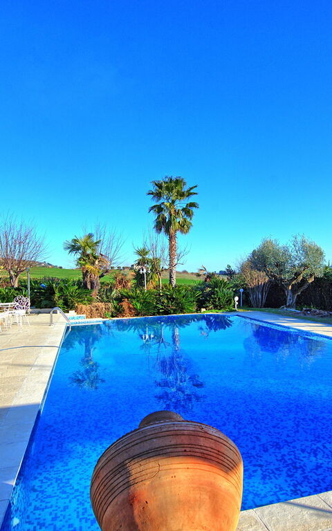 Villa Vittoria: pool, Udendørs