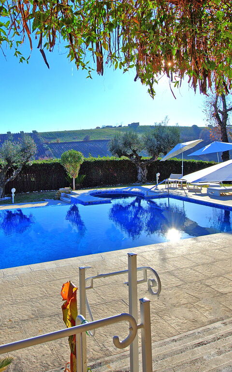 Villa Vittoria: Have, pool, Udendørs