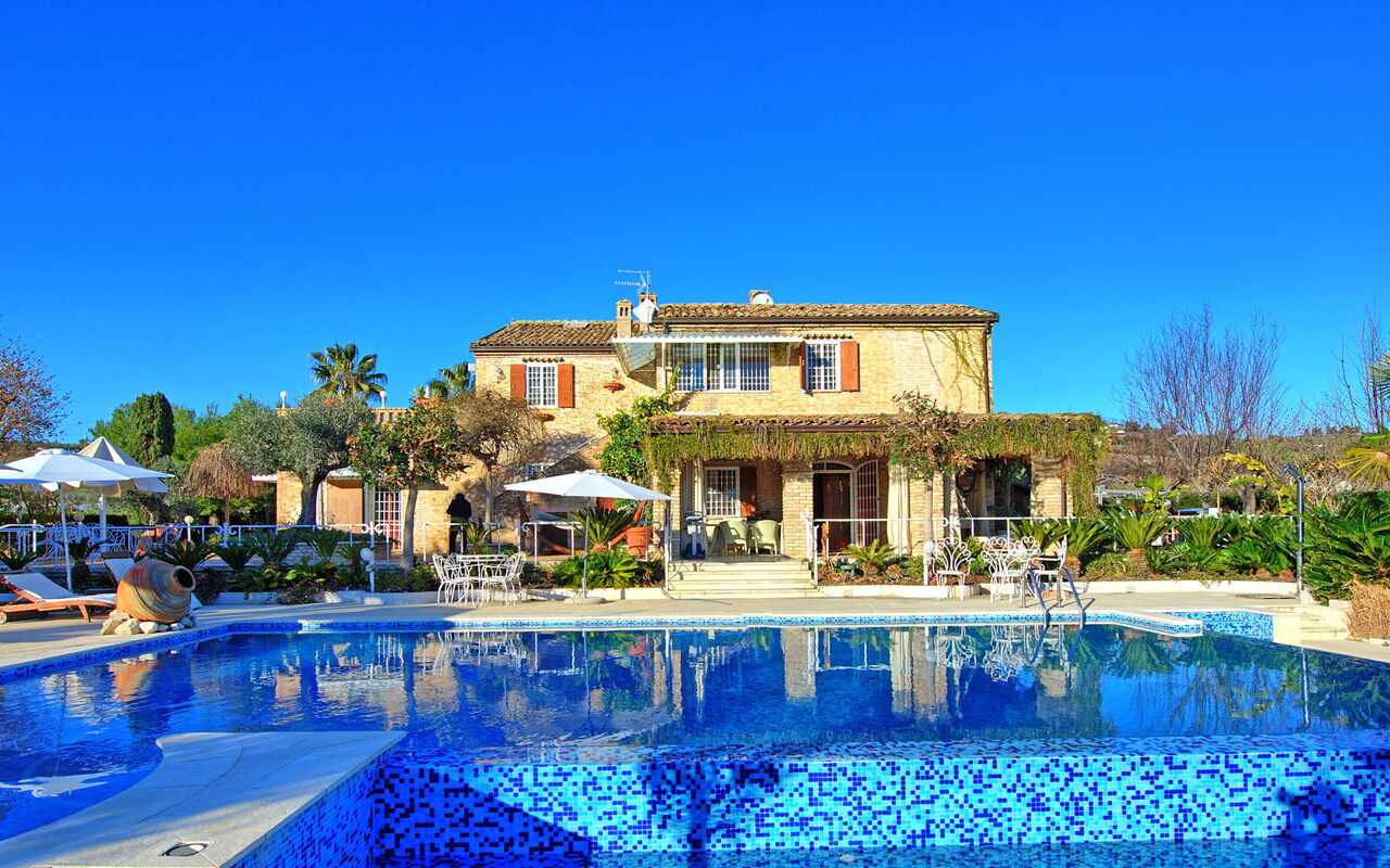 Villa Vittoria: pool, Udendørs