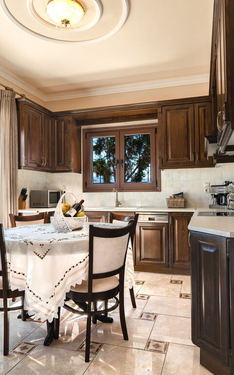 Iro Royal Villa: Køkken