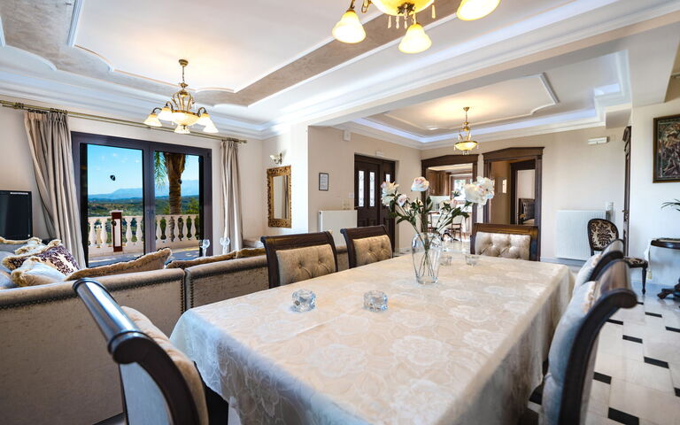 Iro Royal Villa: Frokostlokale, Stue