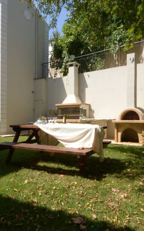 Villa Angie: Udendørs, Udvendige