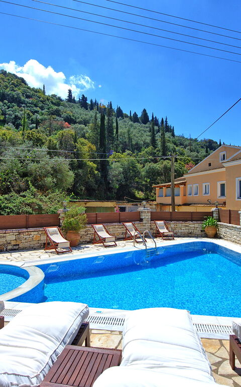 Villa Angie: pool, Udendørs