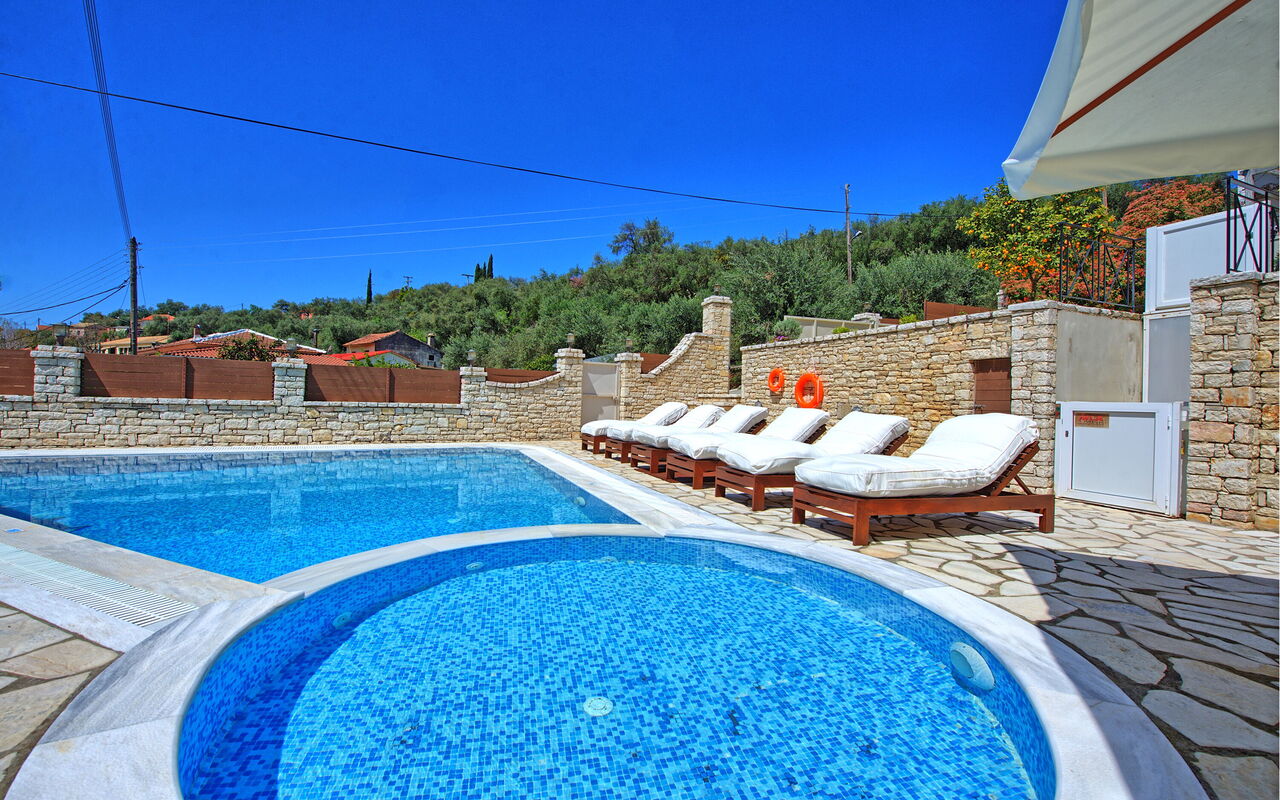 Villa Angie: pool, Udendørs