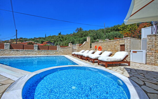 Villa Angie: pool, Udendørs