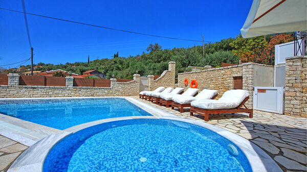 Villa Angie: pool, Udendørs