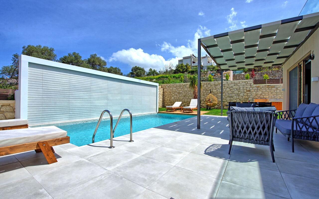 Villa Silentium Ionia: Altan / terrasse / gårdhave, pool, Udendørs