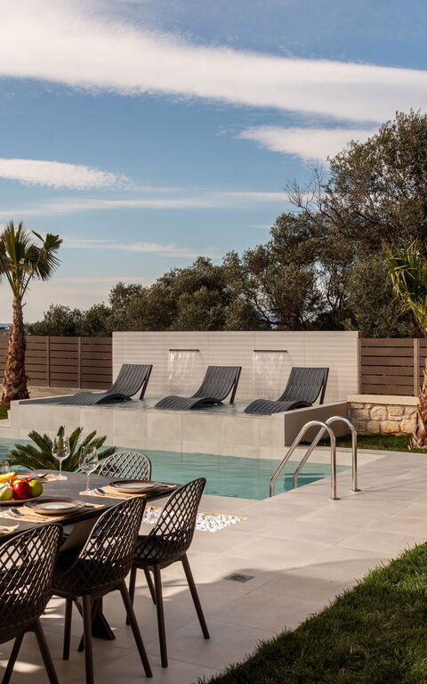 Villa Silentium Olia: Have, pool, Udendørs, Udvendige