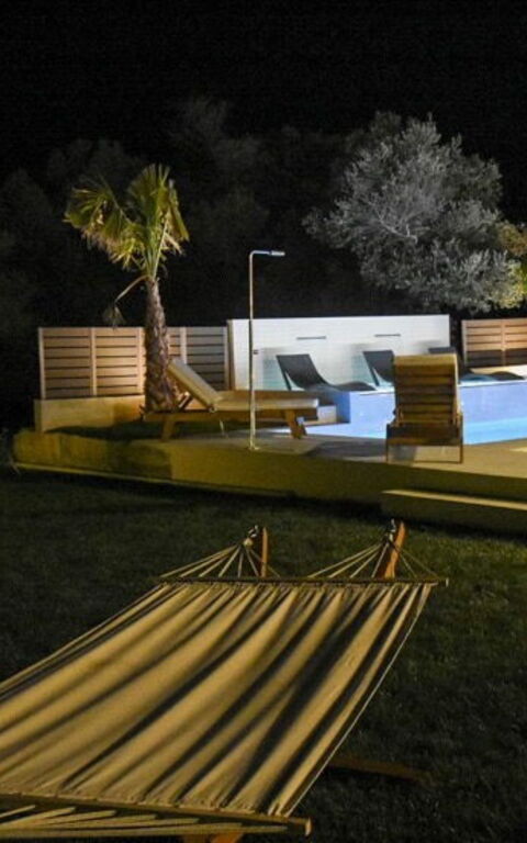 Villa Silentium Olia: Have, pool, Udvendige