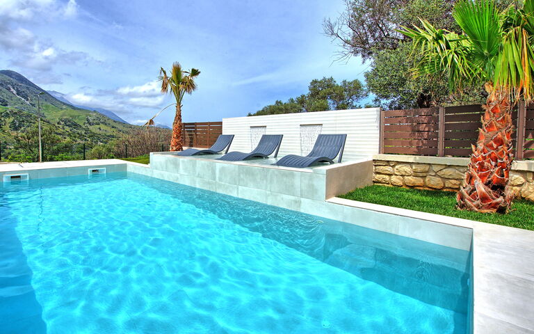 Villa Silentium Olia: Have, pool, Sommer, Udendørs