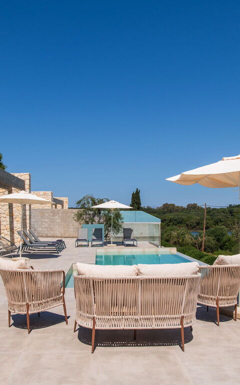 Villa Otter: Udendørs, Udvendige