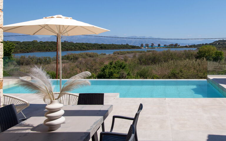 Villa Otter: pool, Udendørs, Visninger