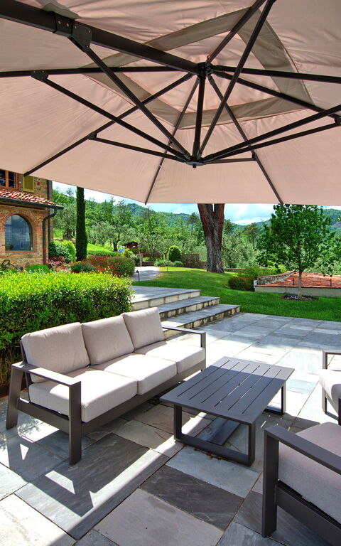 Villa Bellostare: Have, Udendørs