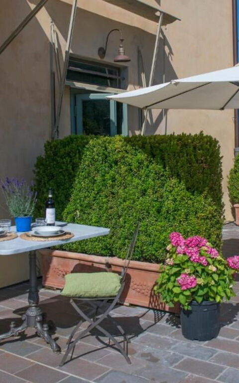 Bello Stare: Udendørs, Udvendige