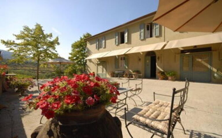 Bello Stare: Udendørs, Udvendige