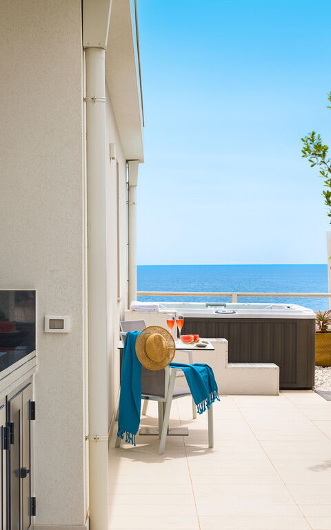 Villa Hermes: Sommer, Udendørs, Visninger