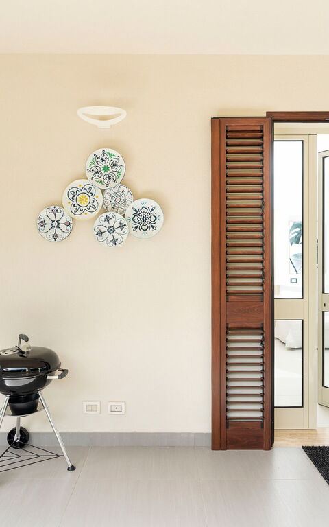 Stella Maris: Udendørs, Udvendige