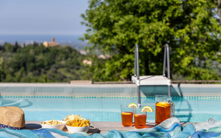 La Nocciola: pool, Udendørs