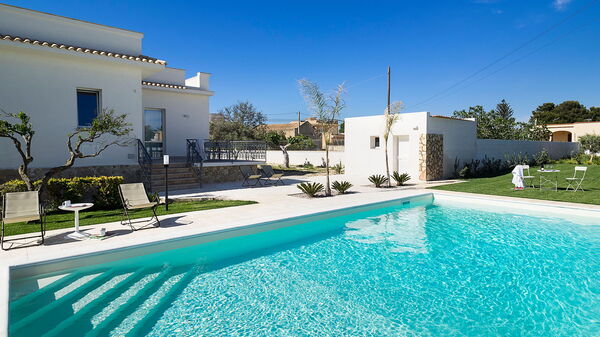 Villa Rita: Have, pool, Udendørs, Udvendige