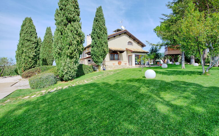 Villa Tagliaferri: Have, Udvendige
