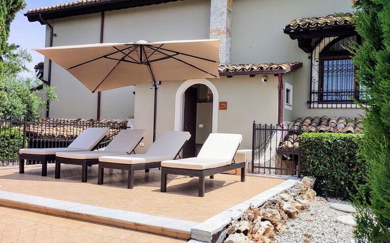 Villa Tagliaferri: Have, Sommer