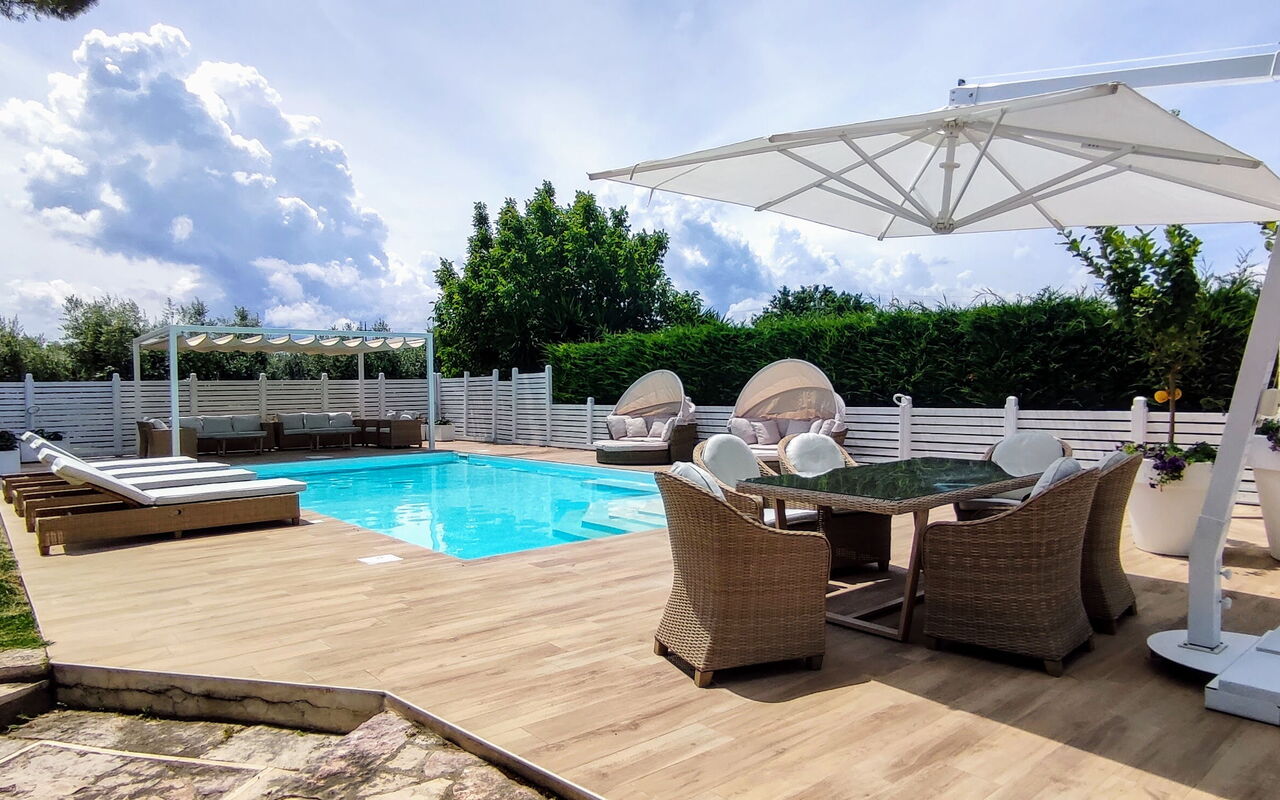 Villa Tagliaferri: pool, Sommer